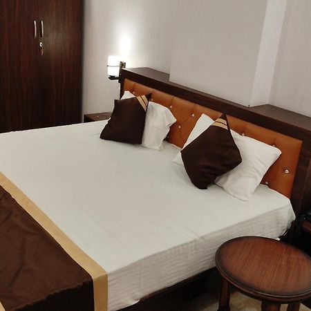 Grand Pearl Hotel & Banquet 勒克瑙 外观 照片