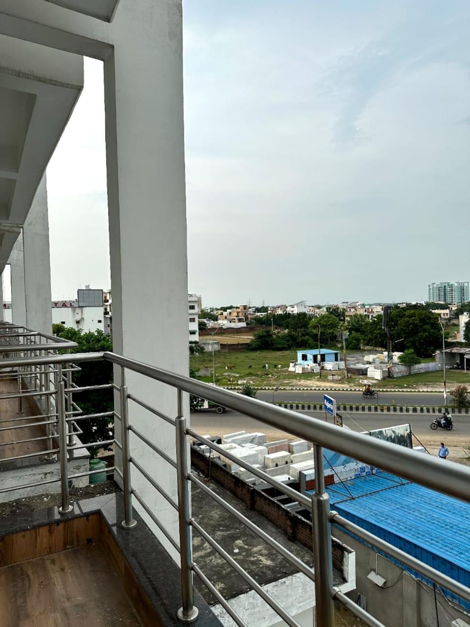 Grand Pearl Hotel & Banquet 勒克瑙 外观 照片