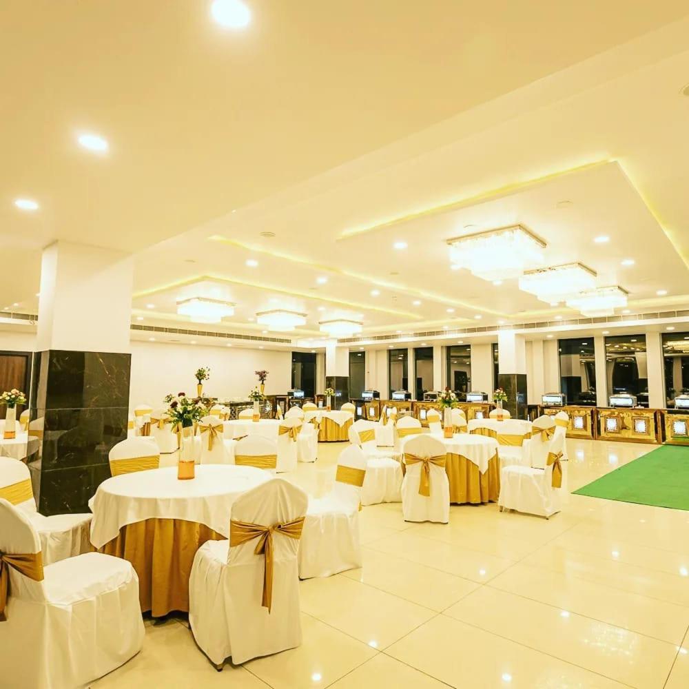 Grand Pearl Hotel & Banquet 勒克瑙 外观 照片
