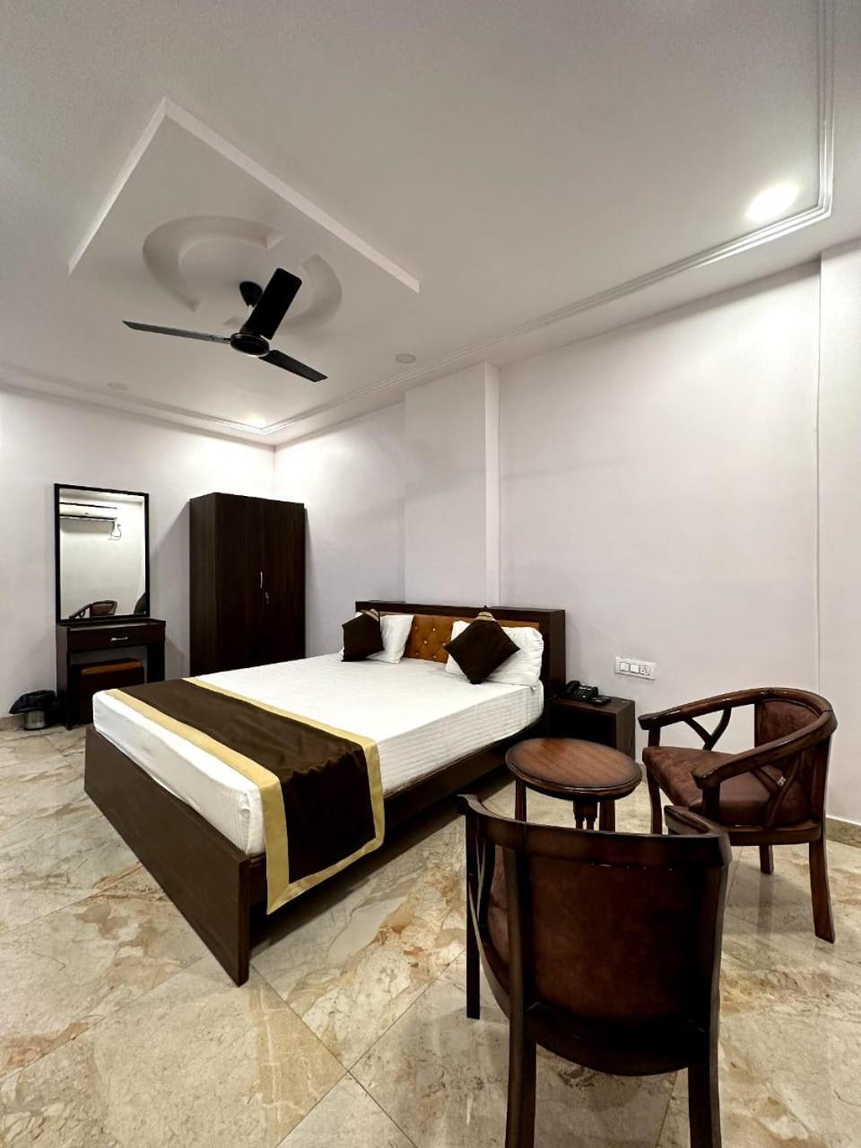 Grand Pearl Hotel & Banquet 勒克瑙 外观 照片