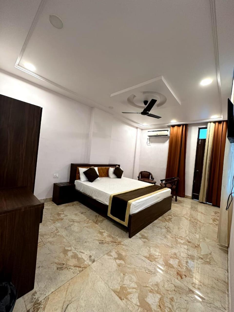 Grand Pearl Hotel & Banquet 勒克瑙 外观 照片