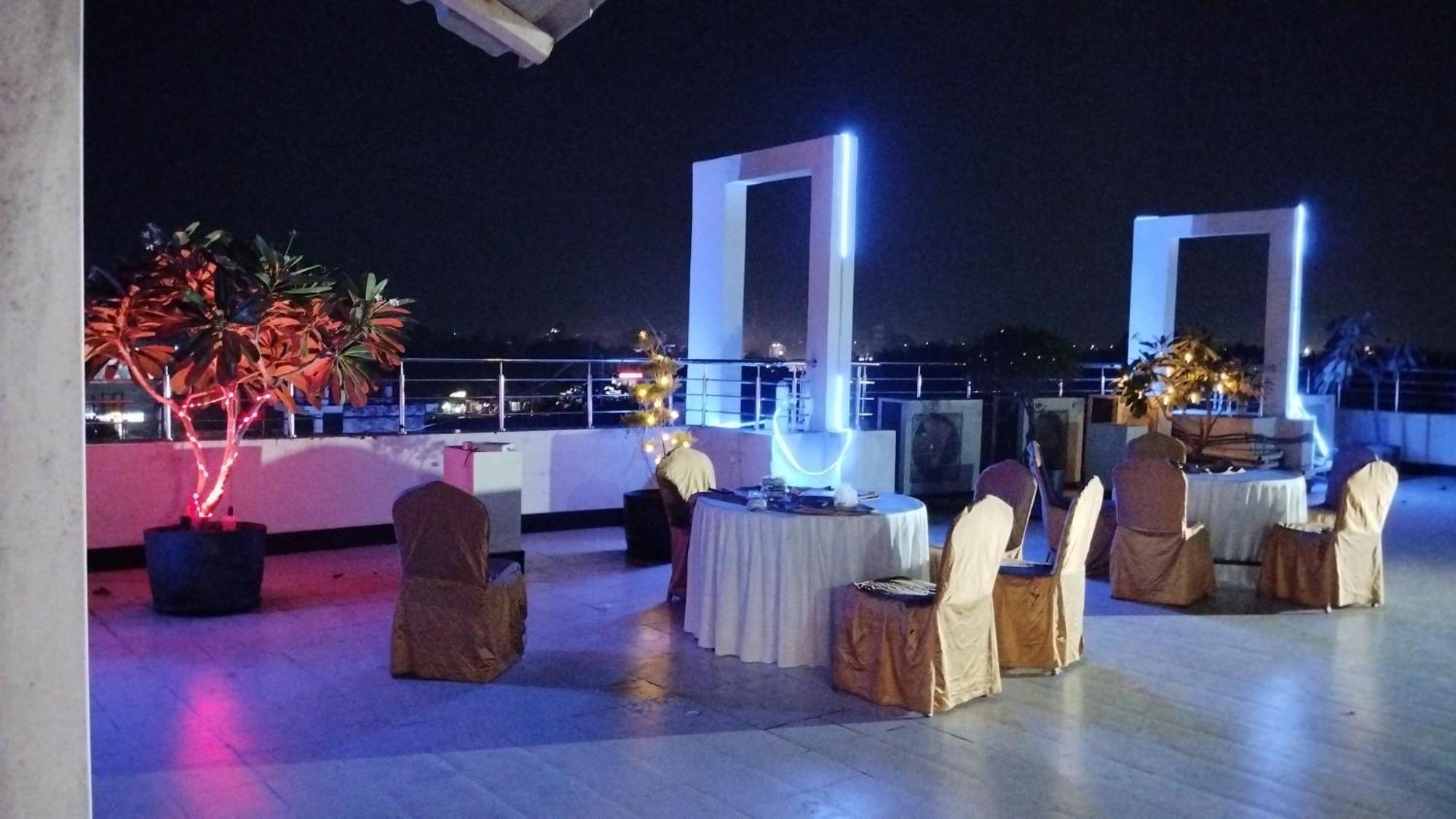 Grand Pearl Hotel & Banquet 勒克瑙 外观 照片
